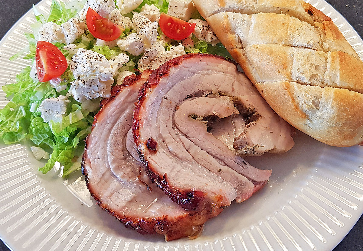 Porchetta på grill rotisseri - EnHimmelsk Mundfuld